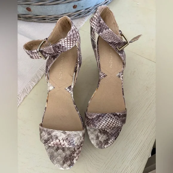 AV Wedge Sandals - Snakeskin Women’s  Size 7 - Picture 2 of 6